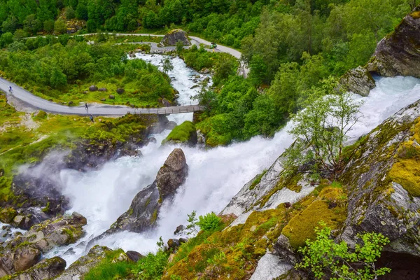 Cascata Fiume Che Trova Vicino Sentiero Ghiacciaio Briksdalsbreen Briksdal Scioglimento — Foto Stock