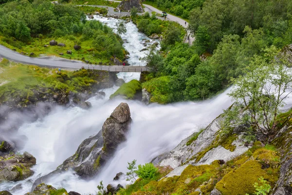 Cachoeira Rio Que Está Localizado Perto Caminho Para Geleira Briksdalsbreen — Fotografia de Stock