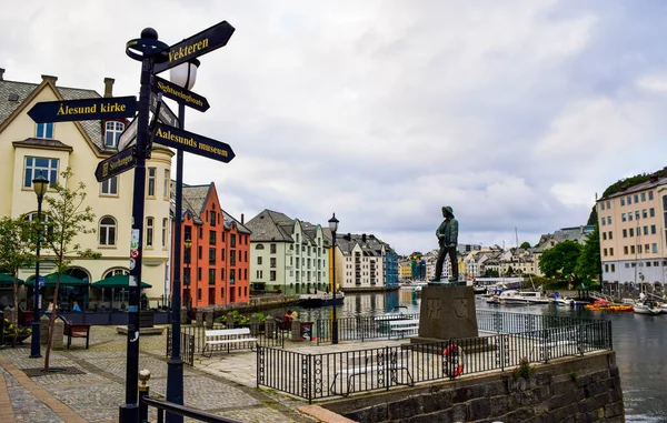 Alesund Norveç Jyne 2019 Genç Balıkçının Anıtı Norveç Batısındaki Yedi — Stok fotoğraf