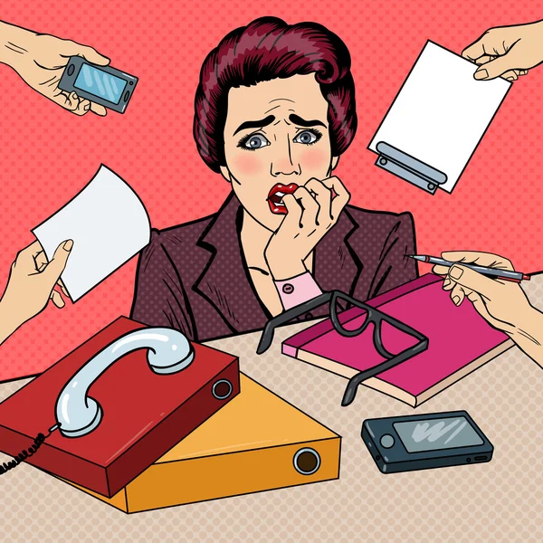 Поп-арт Нервная деловая женщина, кусающая пальцы на многозадачной работе в офисе. Векторная иллюстрация — стоковый вектор