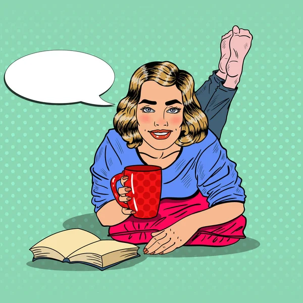 Pop Art Joven sonriente mujer bebiendo café y leyendo libro. Ilustración vectorial — Archivo Imágenes Vectoriales