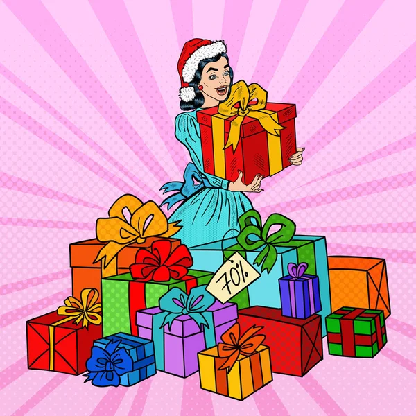 Pop Art Happy Woman en Santa Sombrero con grandes cajas de regalo en venta de Navidad. Ilustración vectorial — Archivo Imágenes Vectoriales