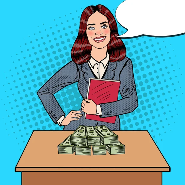 Pop-artu uśmiechający się biznes kobieta stoi za tabela z pieniędzy. Ilustracja wektorowa — Wektor stockowy