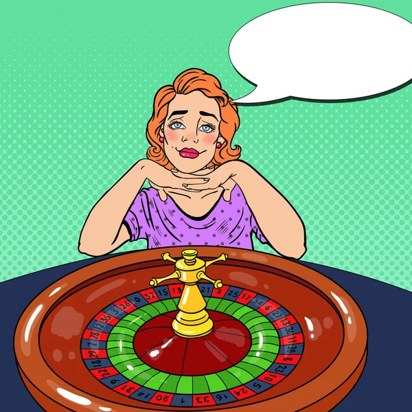 Mujer joven detrás de la mesa de ruleta soñando con Big Win. Casino Gambling. Arte pop Vector retro ilustración — Vector de stock