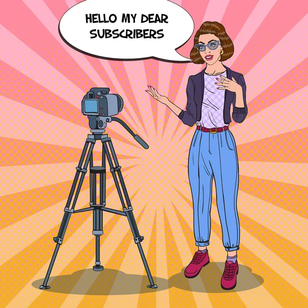 Jeune femme Vlogger enregistrement vidéo. Illustration vectorielle Pop Art — Image vectorielle