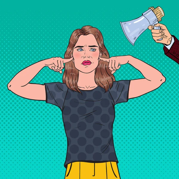 Pop Art Frustrated Woman Closed Ears with Fingers from Megaphone (en inglés). Concepto de ignorancia. Ilustración vectorial — Vector de stock