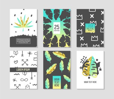 Soyut tropikal Poster şablonları kümesiyle palmiye yaprakları ve altın öğeleri. Hipster 80s 90s Memphis tarzı broşür ve afiş ilan moda. Vektör çizim