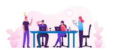 Beyin fırtınası konsepti. Ofisteki yaratıcı insanların dizüstü bilgisayarlar ve tabletlerle birlikte çalışma fikirleri var. Başarılı Takım