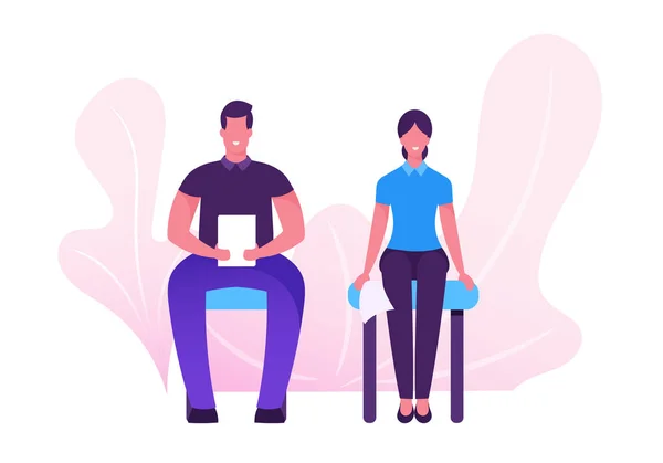 Magabiztos komoly fiatal férfi és nő önéletrajz ül székek váróteremben beállítása elme előtt állásinterjú — Stock Vector