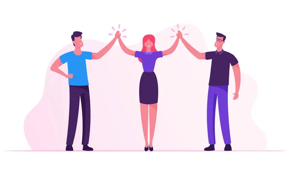 Logro de la meta de victoria del acuerdo de proyecto exitoso. Compañeros de negocios dando Highfive en la oficina. Hombres y mujeres de negocios Personajes Regocijarse por el buen trabajo hecho. Dibujos animados plana Vector Ilustración — Vector de stock