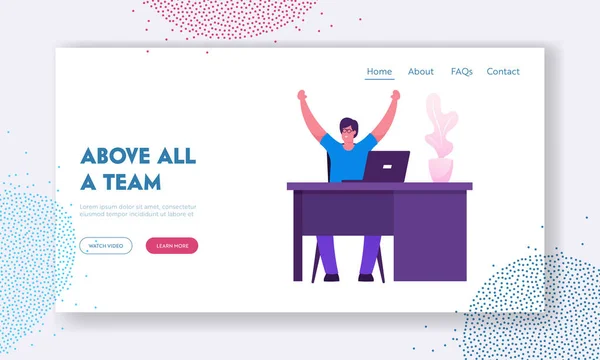 Happy Manager Celebre o Sucesso Site Landing Page. Homem de negócios comemorar vitória ou sucesso negócio sentado na mesa com as mãos para cima alegremente Gesturing Web Page Banner Cartoon Flat Vector Ilustração — Vetor de Stock