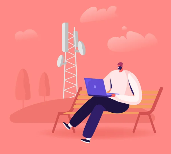 Mladý muž sedí na lavičce s laptopem v rukou v blízkosti vysílače Telekomunikační věž Komunikace on-line pomocí vysokorychlostního internetu 5g. Sociální sítě Cartoon Flat Vector Illustration — Stockový vektor