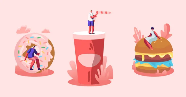 Conjunto de pequeños personajes masculinos y femeninos que interactúan con la comida rápida. Enorme hamburguesa con mostaza, rosquilla y refresco. Gente comiendo comida rápida en la calle Café, comida chatarra Dibujos animados plana Vector Ilustración — Archivo Imágenes Vectoriales