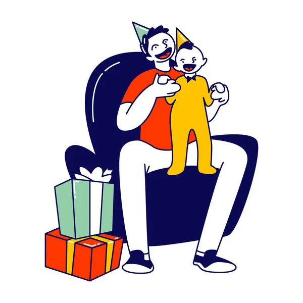 Δώρο ετοιμασμένο για τον γιο. Νεαρός με το μωράκι που φοράει εορταστικό καπέλο κάθεται στον καναπέ κοντά σε μεγάλα τυλιγμένα κουτιά του παρόντος. Πρώτη γενέθλια γιορτή Γελοιογραφία επίπεδη διανυσματική εικονογράφηση, γραμμή τέχνης — Διανυσματικό Αρχείο