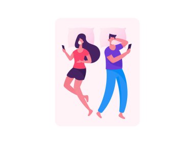 Karakterler Gadget Cihaz Bağımlılığı Tıbbi Maskeli Kadın ve Erkek Kovid19 Pandemik Karantina 'da, akıllı telefonlu yatakta yan yana yatıyorlar. Çizgi film İnsanları Vektör İllüstrasyonu
