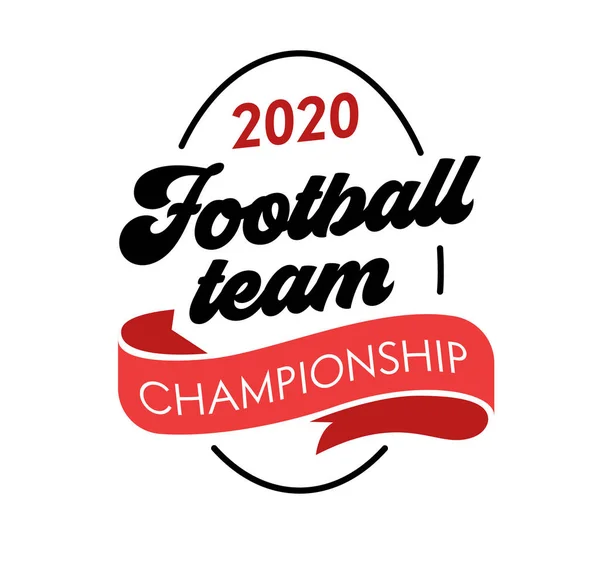 Football Team 2020 Bannière, badge créatif avec typographie et ruban courbe rouge en ovale isolé sur fond blanc. Étiquette de sport professionnelle, icône, élément de conception de sport découpé. Illustration vectorielle — Image vectorielle