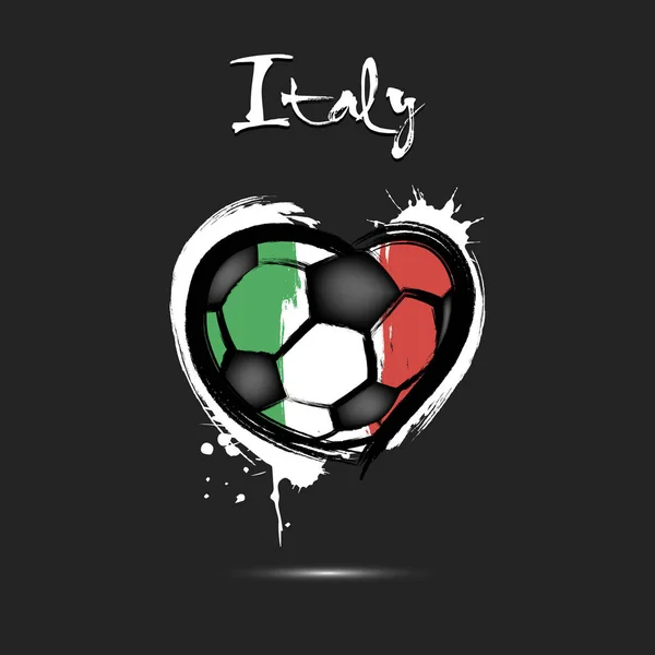 Voetbal in de vorm van een hart in kleur van Italië vlag — Stockvector