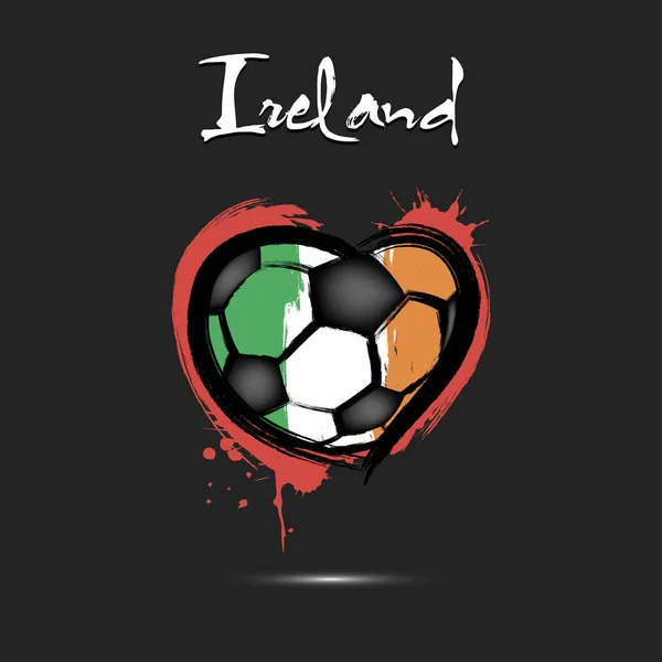 Футбольный мяч в форме сердца цвета флага Ирландии — стоковый вектор