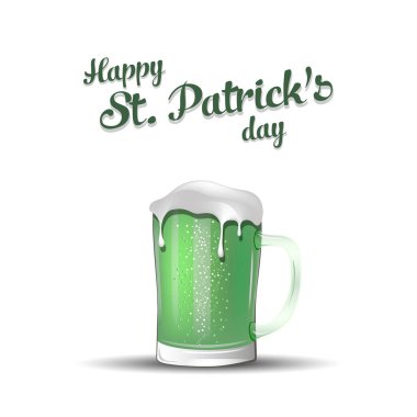Bira St. Patrick şapka ile bir fincan