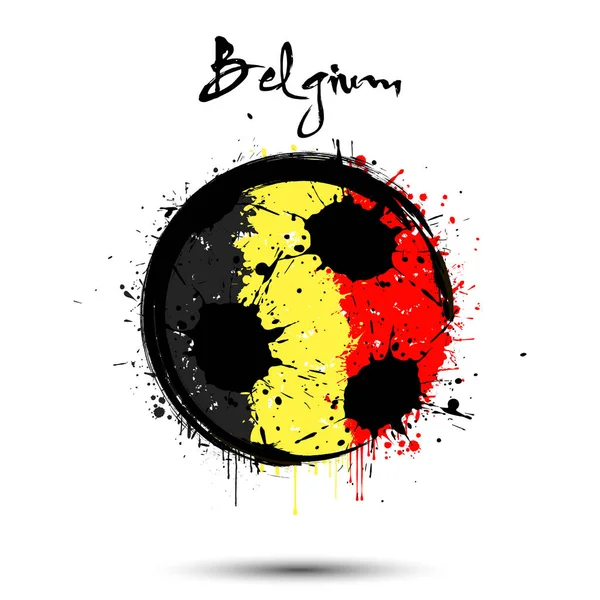 Balón de fútbol en los colores de la bandera de Bélgica — Vector de stock