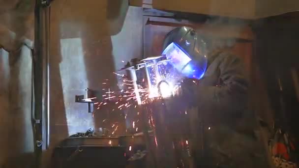 Worker Grinding Welding Factory Welding Industrial Plant Slow Motion — Stock Video