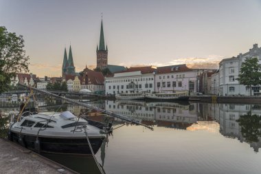 Mantova gündoğumu sırasında Obertave