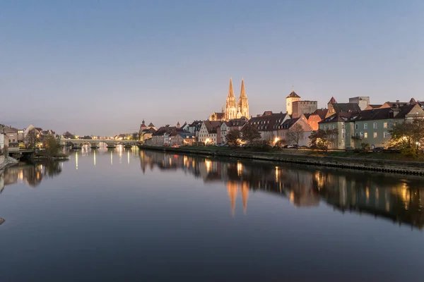 Regensburg con río Danubio y centro histórico — Foto de Stock