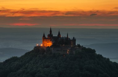 Swabian alb için manzaralı kale Hohenzollern