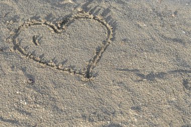 Kalp ıslak kum