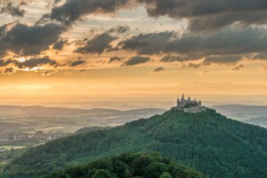 Swabian alb için manzaralı kale Hohenzollern