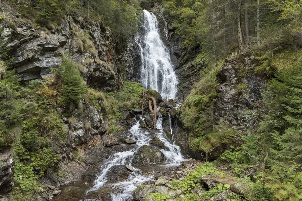Cachoeira na Lessachtal em Lungau na Áustria — Fotografia de Stock