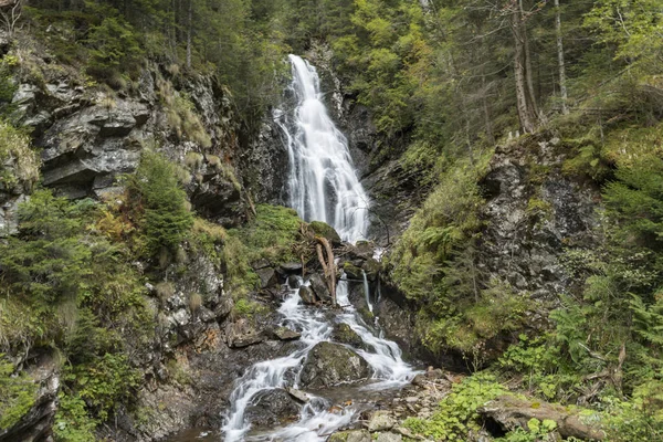Vattenfall i Lessachtal i Lungau i Österrike — Stockfoto