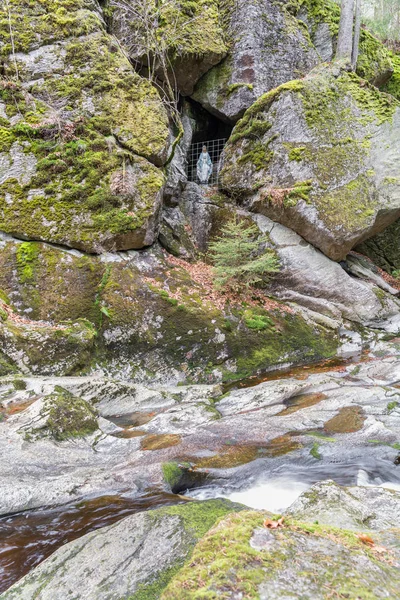 Madonna statue in the Flume in Spiegelau in the bavarian forest — Stock Photo, Image