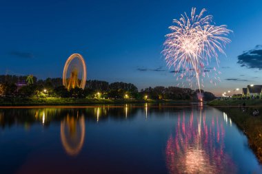 Dönme dolap Regensburg'da ile Halk Festivali havai fişek