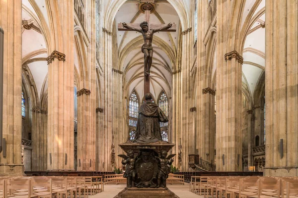 Indoor view of the Cathedral Saint Peter in Regensburg — Stock Photo, Image