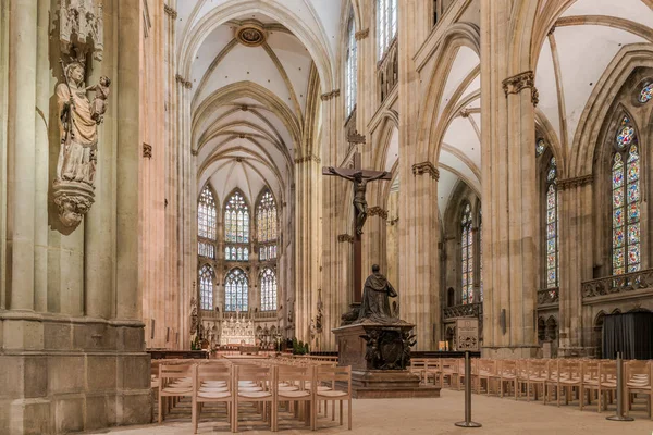 Indoor view of the Cathedral Saint Peter in Regensburg — Stock Photo, Image