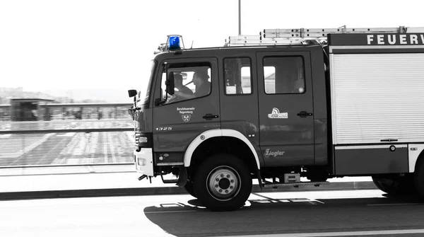 Regensburg, Bavaria, Germany,  Mai  17, 2017, Voluntary fire brigade of Regensburg with flashing blue light — Stock Photo, Image