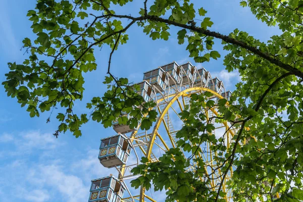 Folk festival with ferris wheel — Stock Photo, Image