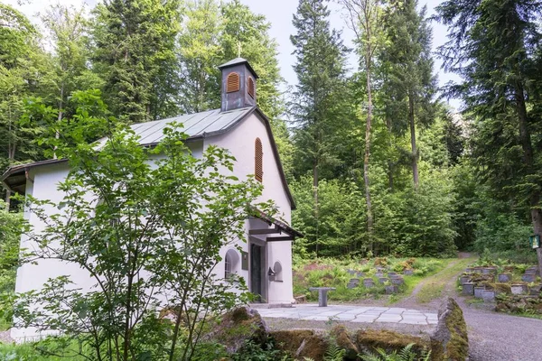 Cappella di pellegrinaggio a fratelli bene (Brudersbrunn) vicino a Grafenau nella foresta bavarese — Foto Stock