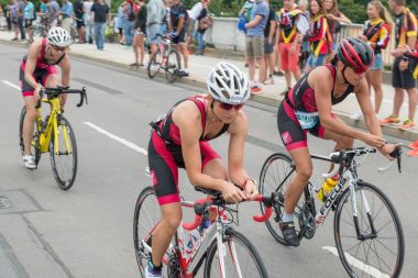 Regensburg, Bavyera, Almanya, 06 Ağustos 2017 28 Regensburg triatlon 2017, motor yarış yarış pisti üzerinde