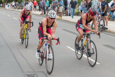 Regensburg, Bavyera, Almanya, 06 Ağustos 2017 28 Regensburg triatlon 2017, motor yarış yarış pisti üzerinde