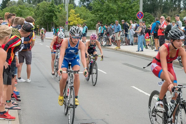 Ratisbona, Baviera, Germania, 06 agosto 2017, 28 Regensburg Triathlon 2017, Ciclista in pista — Foto Stock