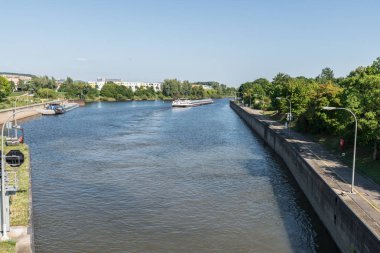 Gemi su geçit Regensburg'da sonra Europakanal, Almanya aşağı akım kullanıyor