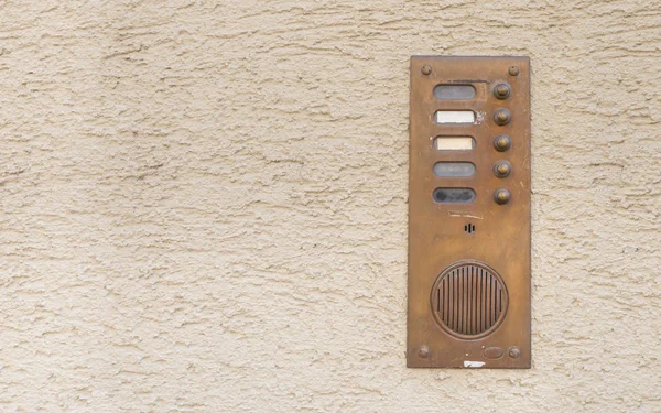 Vieille cloche de porte vintage avec interphone — Photo