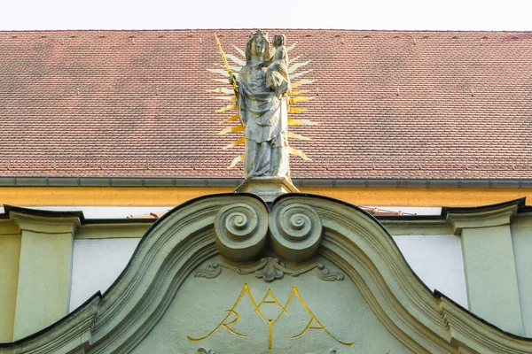 Madonna heykel collegiate Kilisesi, Regensburg, Almanya eski şapeli Kuzey Portal