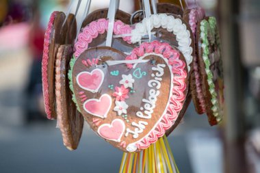 Gingerbread kalp Alman kelimelerle - Halk Festivali, Almanya seniseviyorum