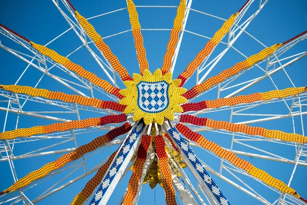 Volksfest mit Riesenrad, Deutschland — Stockfoto