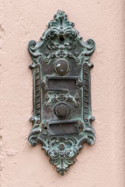 İsim levhası ile eski vintage kapı zili