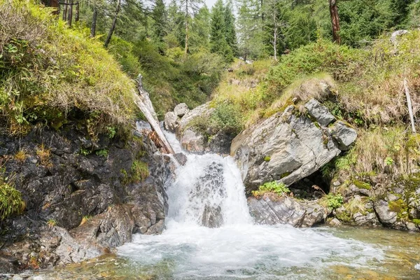 Cachoeira no vale de Goeriach em Lungau, Áustria — Fotografia de Stock