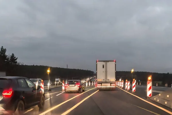 Carros Caminhões Autobahn Com Obras Rodoviárias Alemanha — Fotografia de Stock